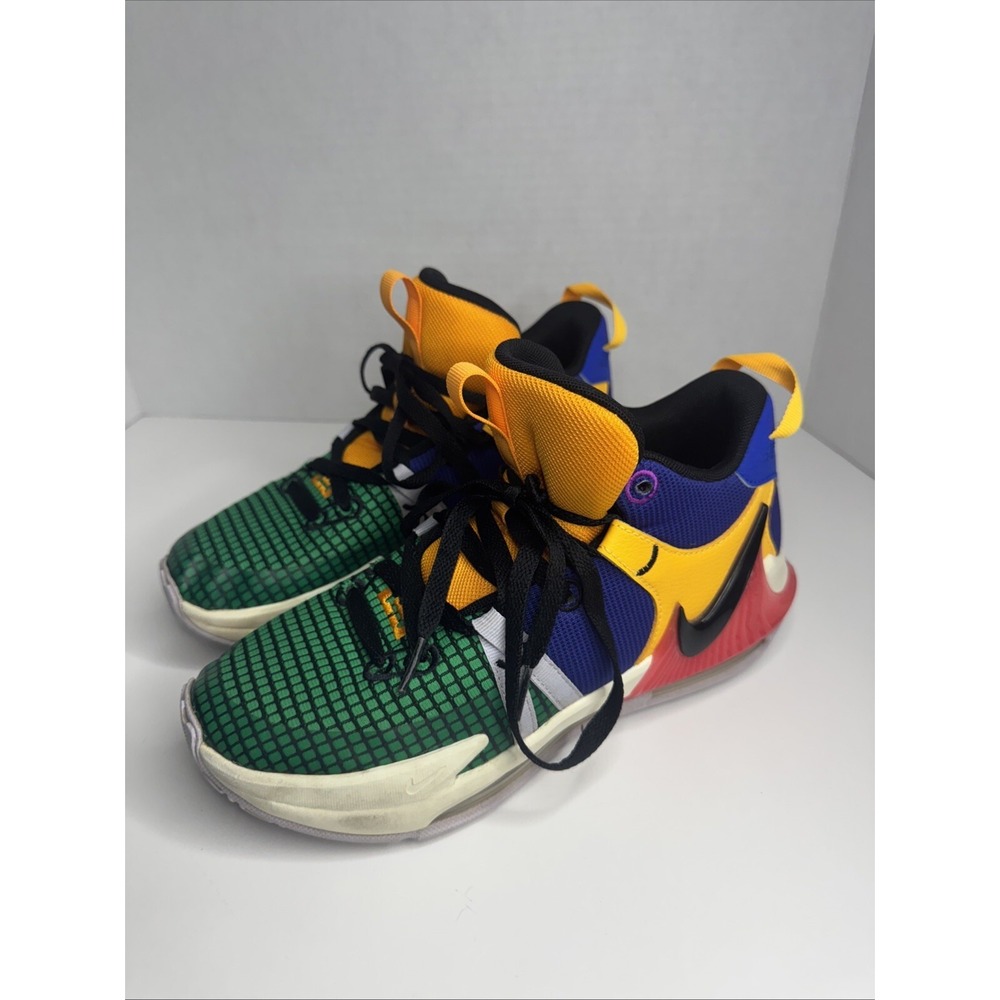 Nike LeBron Witness 7 VII Kid's 4Y FQ8170-585 EUC